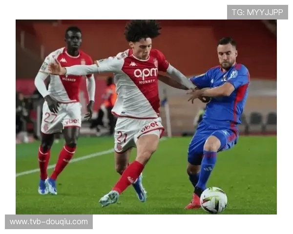 尼斯VS摩纳哥比赛进行中,尼斯主场展现强大竞争力